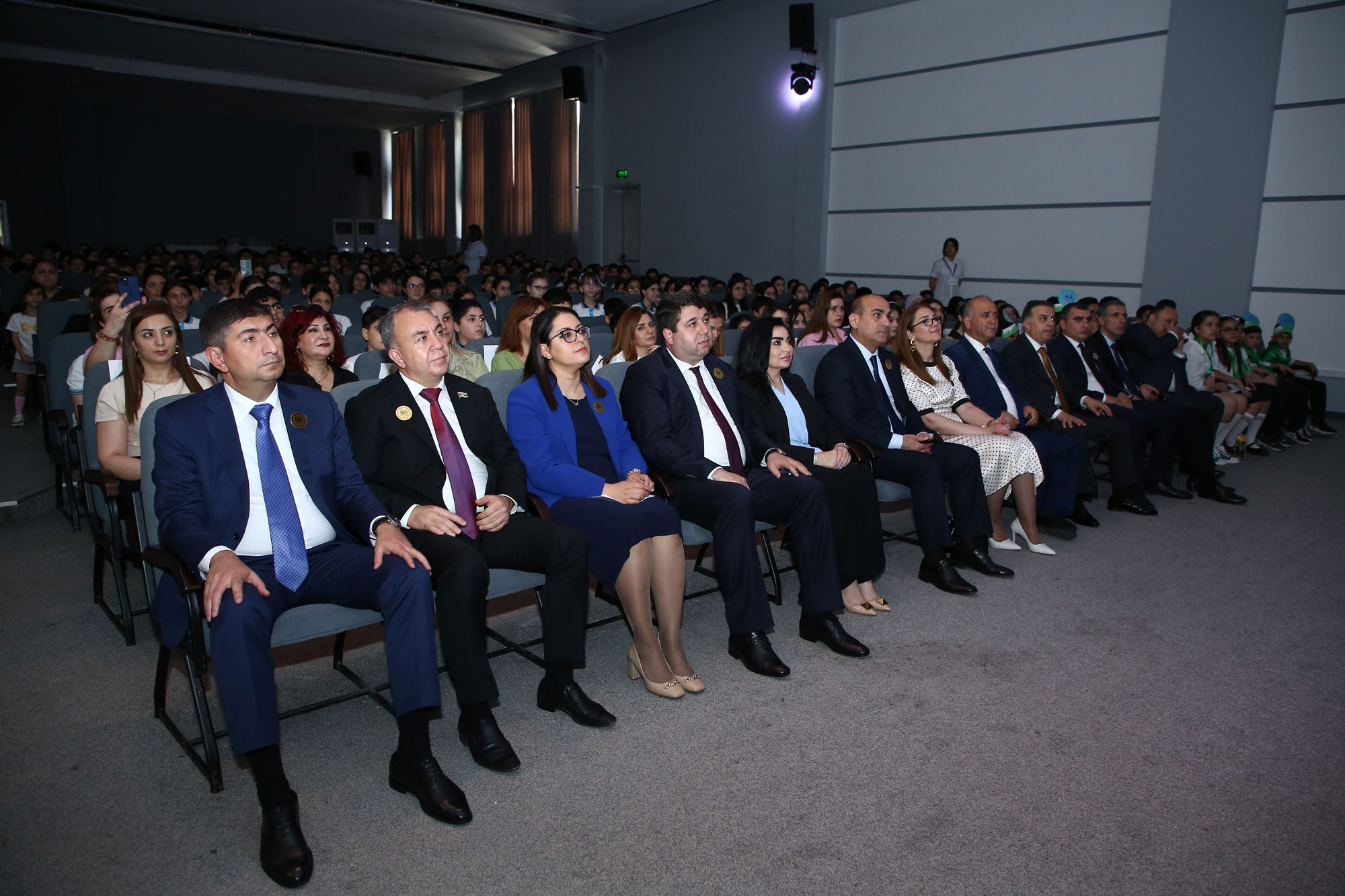 “Yaşıl dünya naminə həmrəylik ili”nə həsr olunmuş tamaşa nümayiş olunub
