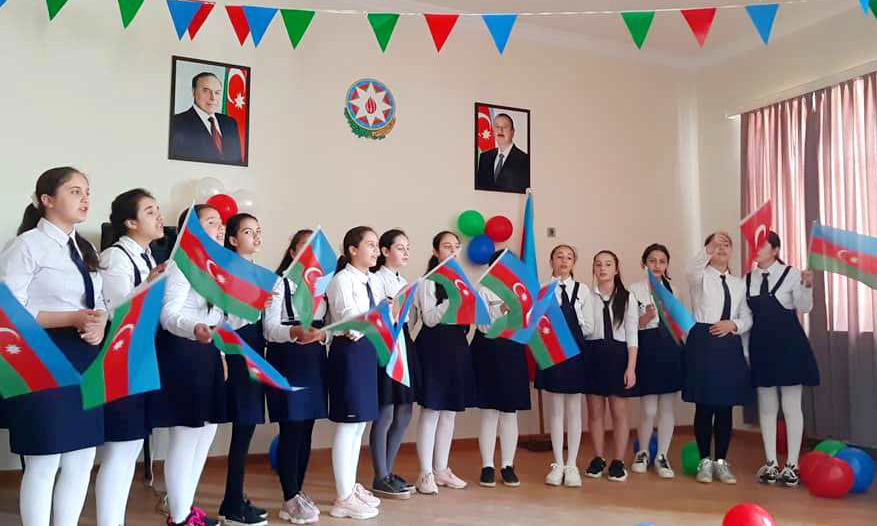 Paytaxt məktəblərində Qələbə Günü qeyd olunub