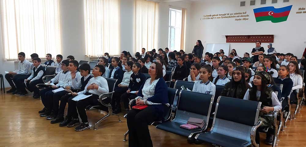 Ümummilli Liderin xatirəsi təhsil müəssisələrində anılıb