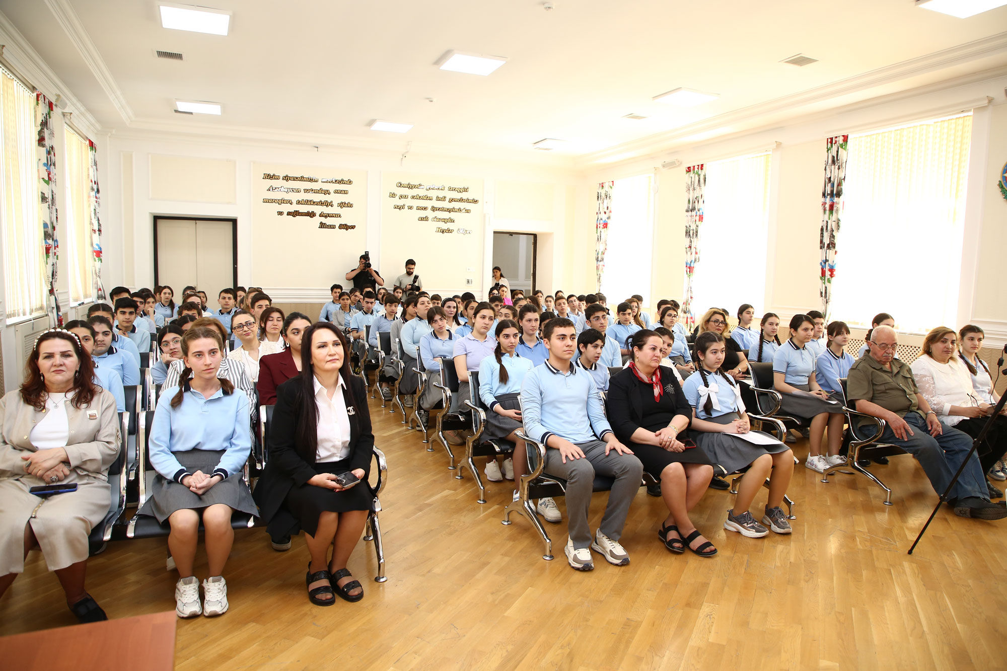 Xalq artisti Rasim Balayev məktəblilərlə görüşüb - FOTOLAR