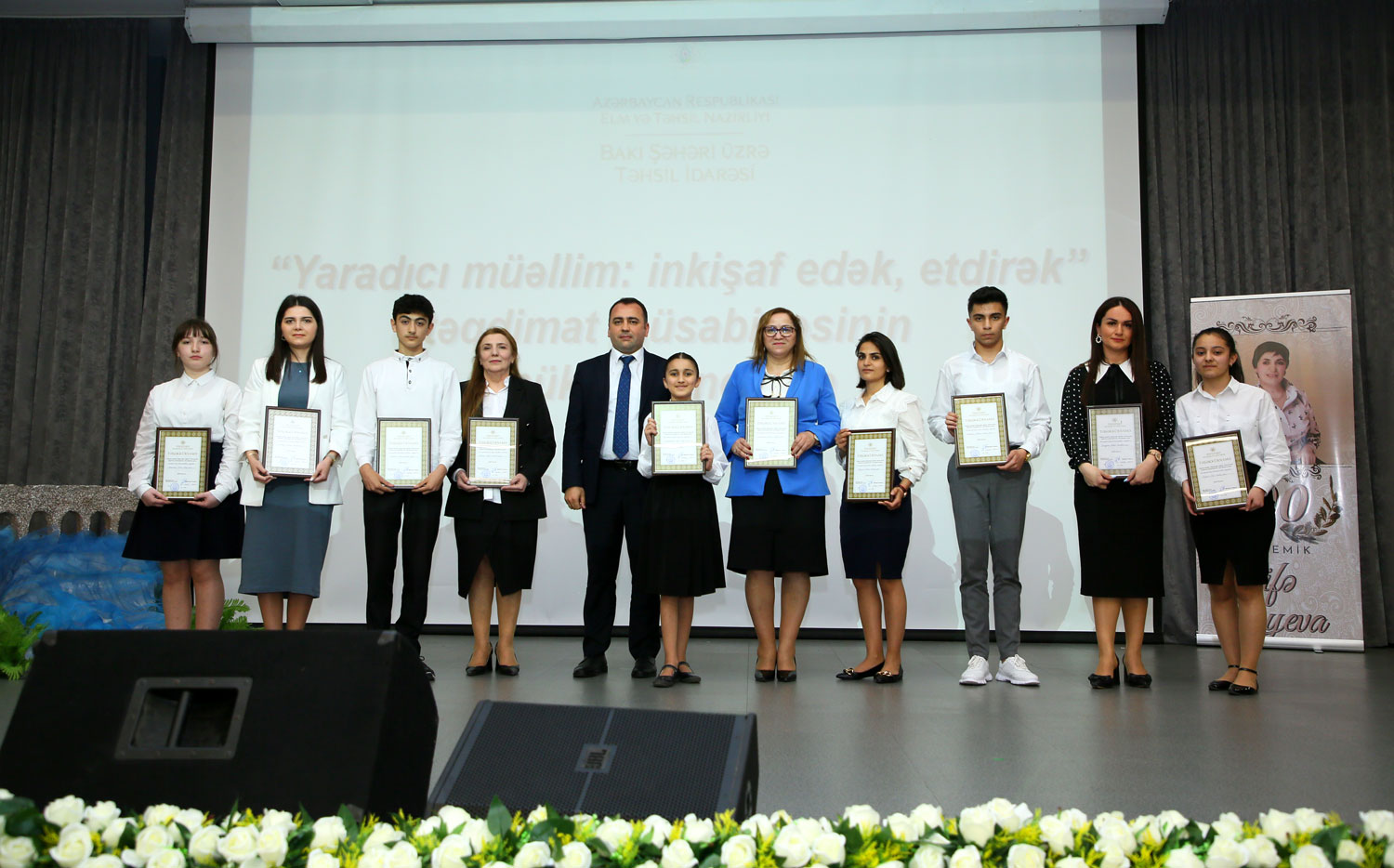 Yaradıcı müəllim və şagirdlər təltif olunub