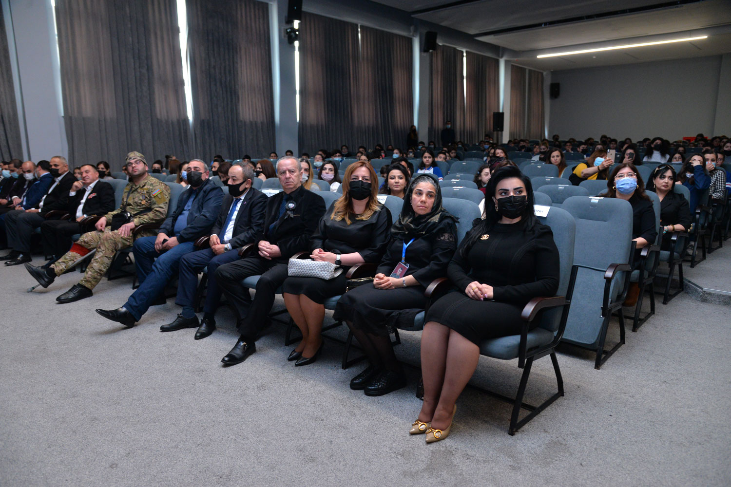 30 ilin xronikası şagirdlərin təqdimatında