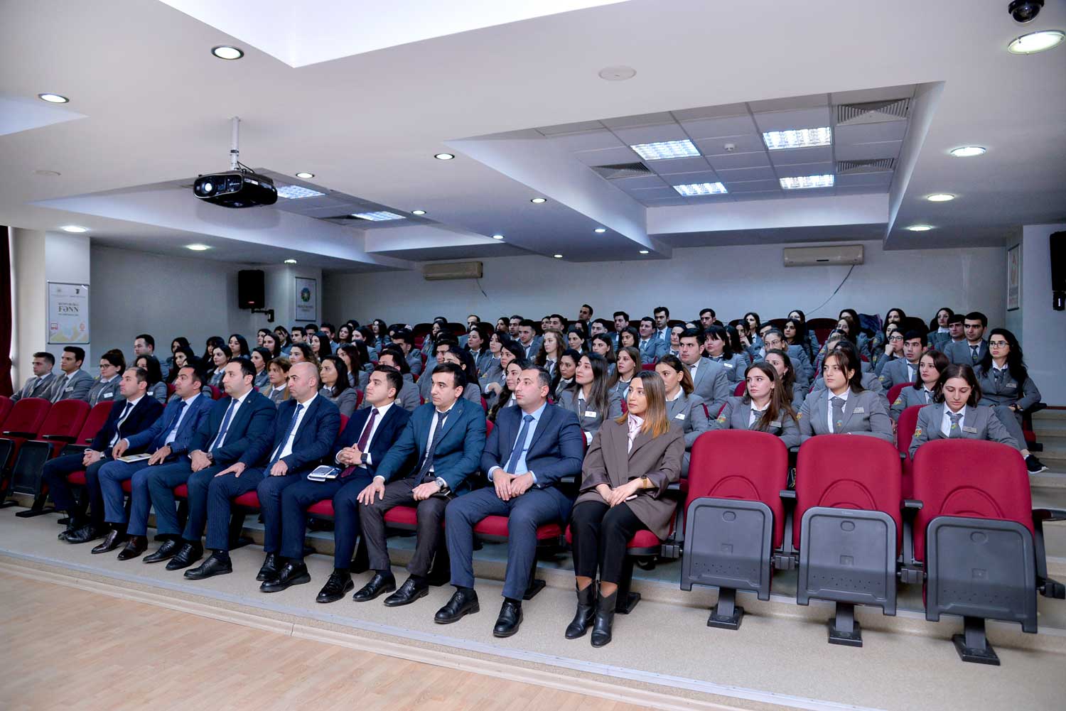 “Məktəblinin dostu” layihəsinin əməkdaşları üçün ictimaiyyətlə əlaqələrə dair təlim