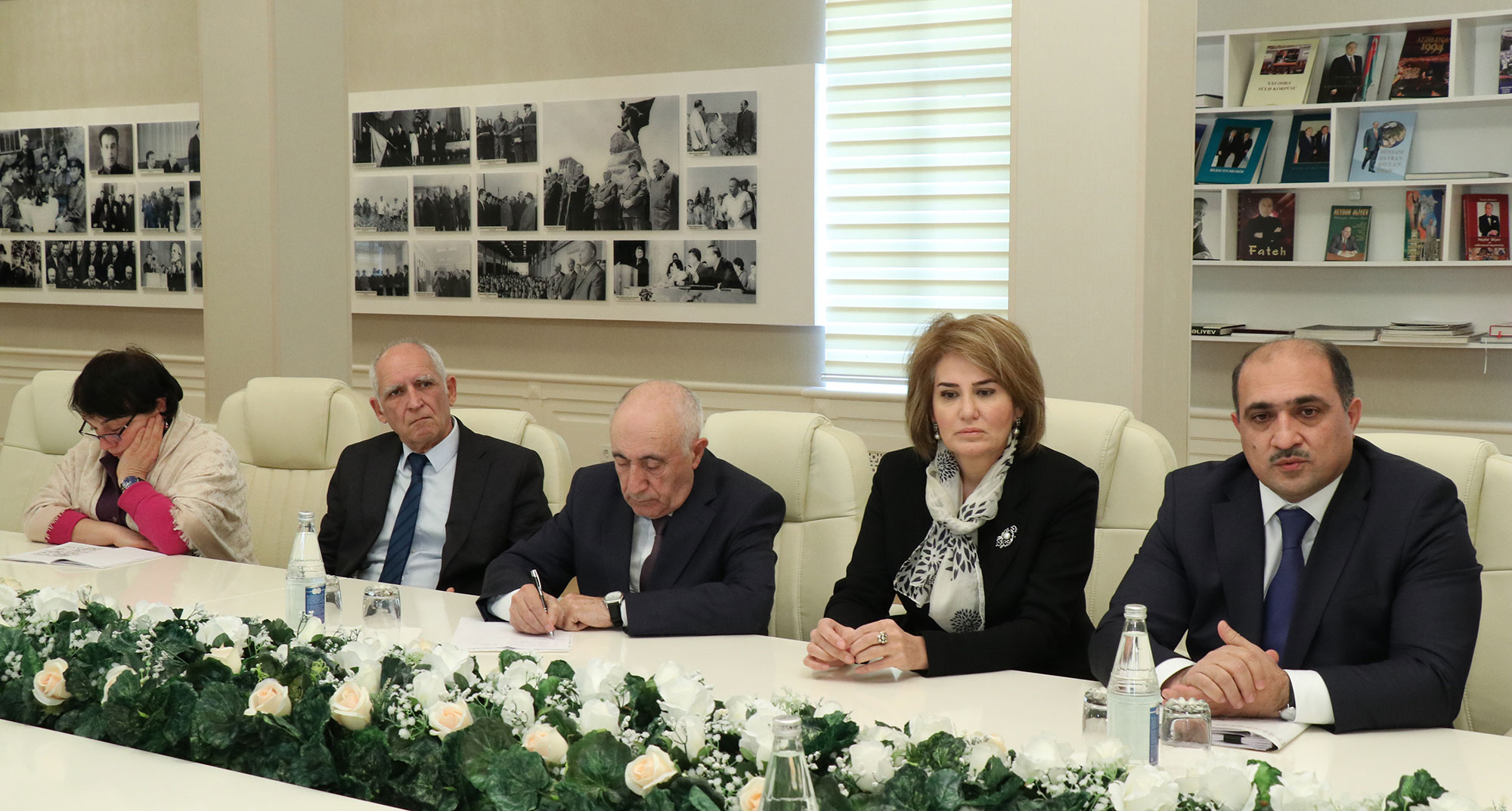 İctimai Şurada məktəbli formalarına dair müzakirələr keçirilib
