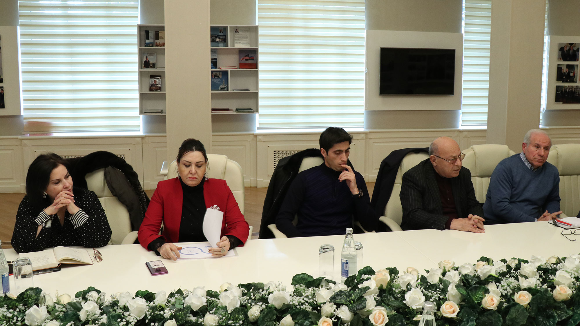 İctimai Şurada məktəbli formalarına dair müzakirələr keçirilib