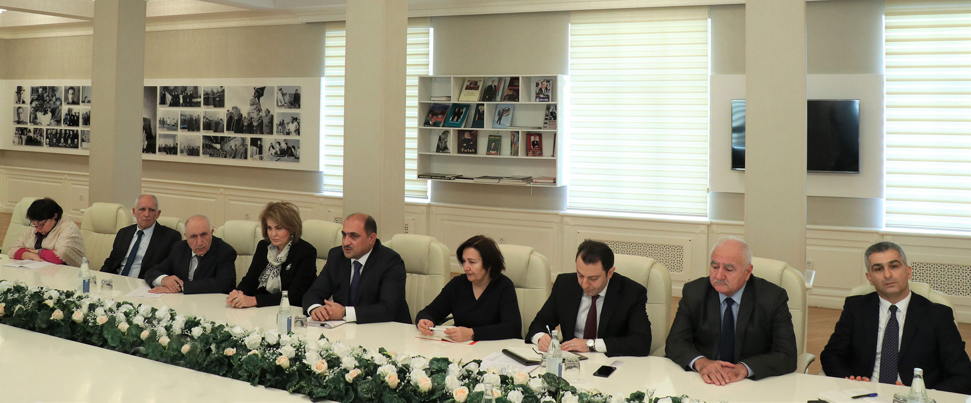 İctimai Şurada məktəbli formalarına dair müzakirələr keçirilib