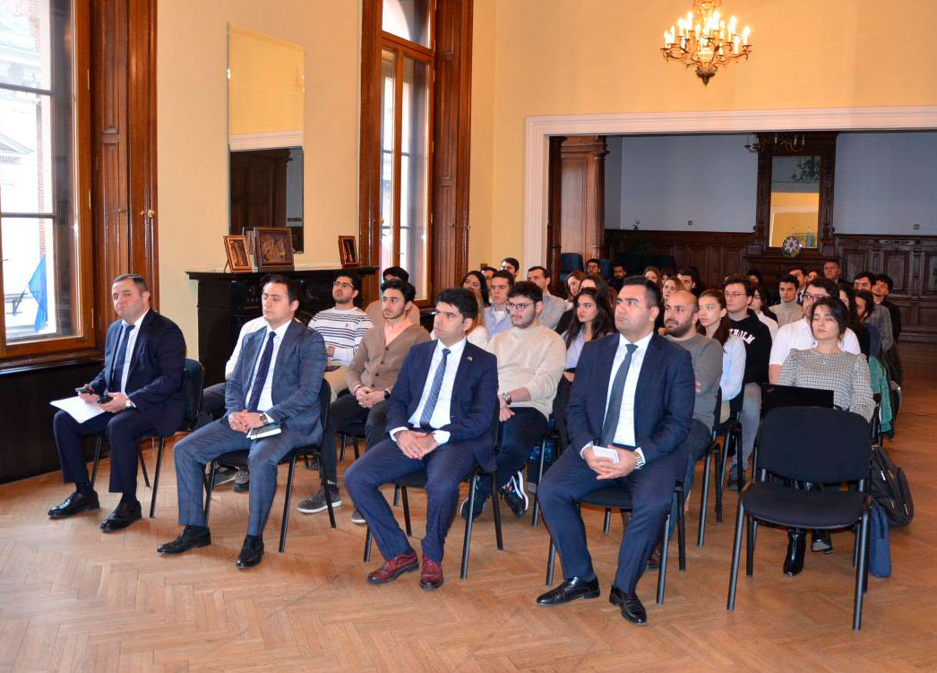 Elm və Təhsil Nazirliyinin nümayəndə heyəti Macarıstana səfər edib