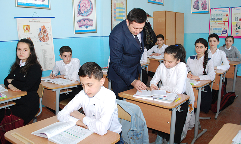 “Bizim müəllim”
