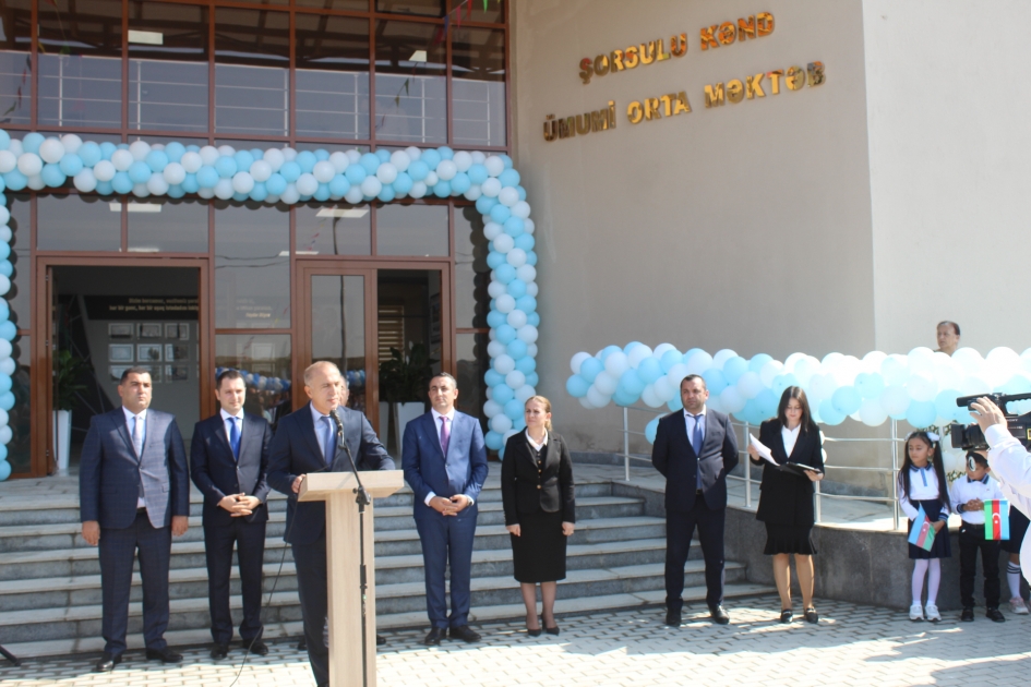 Bölgələrdə məktəb açılışları olub