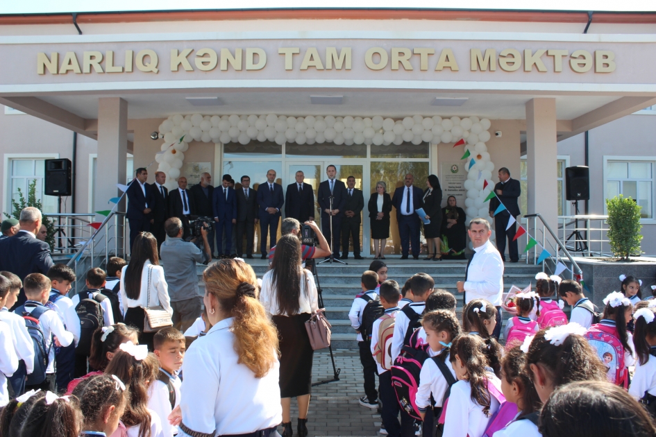 Bölgələrdə məktəb açılışları olub