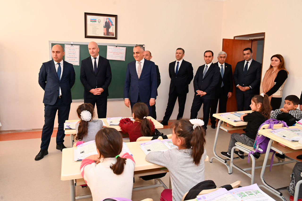 Nazir Naxçıvanda məktəb açılışında iştirak edib