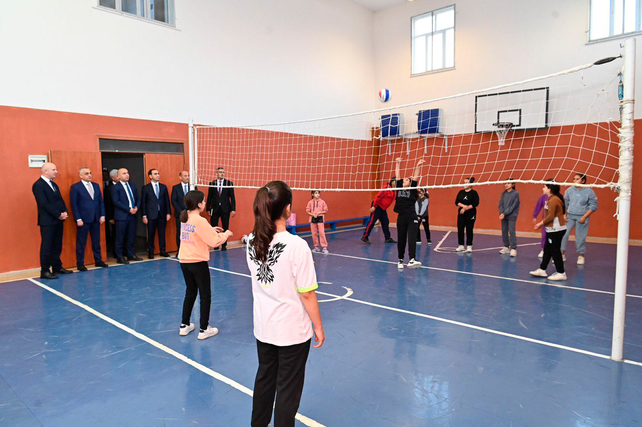 Nazir Naxçıvanda məktəb açılışında iştirak edib