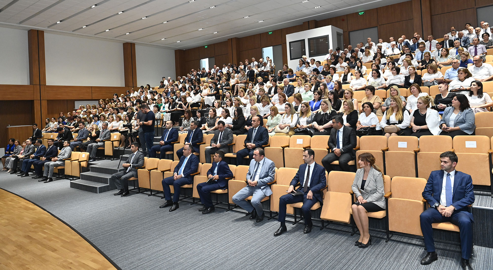Elm və təhsil naziri Bakı üzrə məktəb direktorları ilə görüşüb