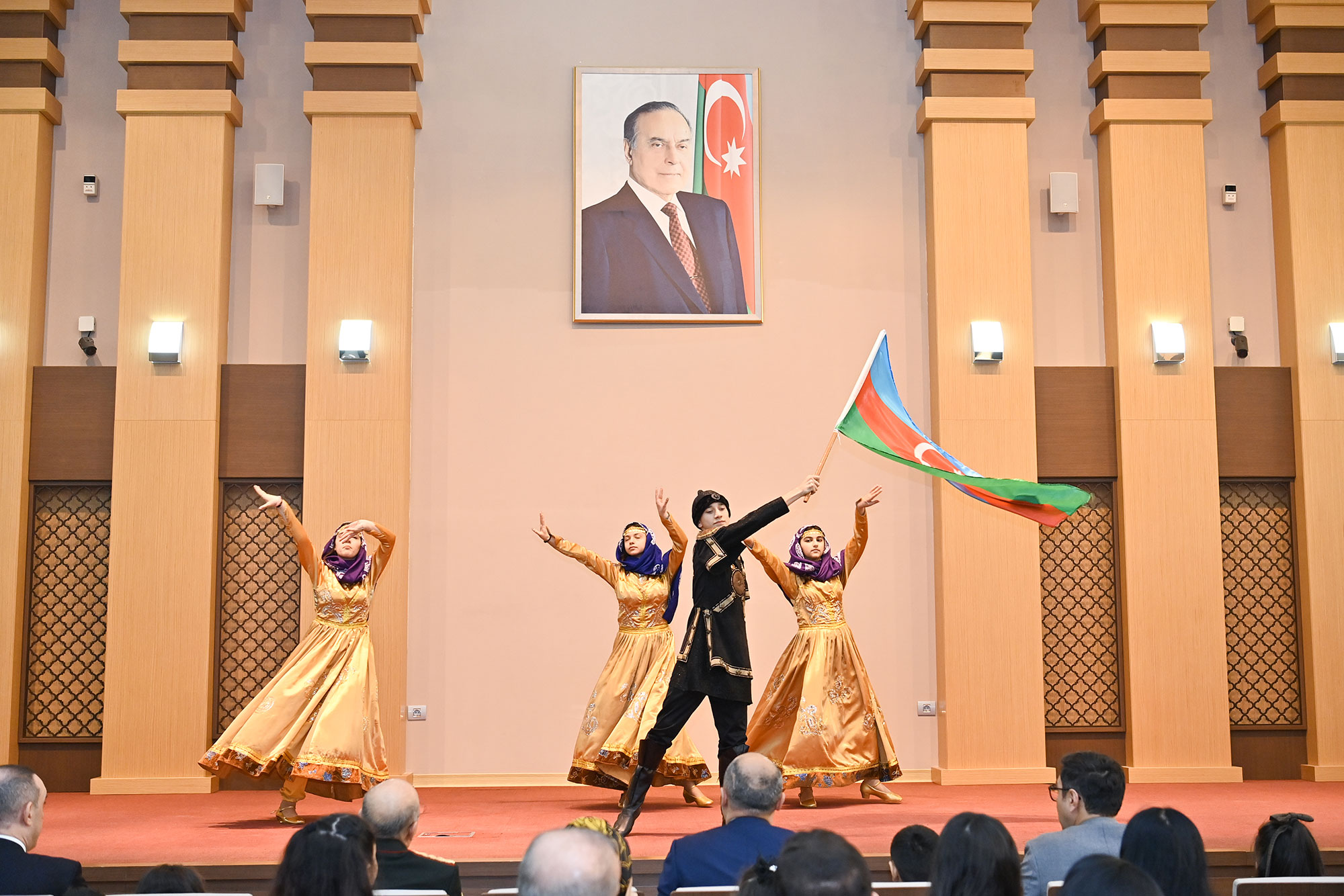 “Fövqəladə hallar uşaqların gözü ilə” XI respublika uşaq yaradıcılıq müsabiqəsinin qalibləri mükafatlandırılıblar