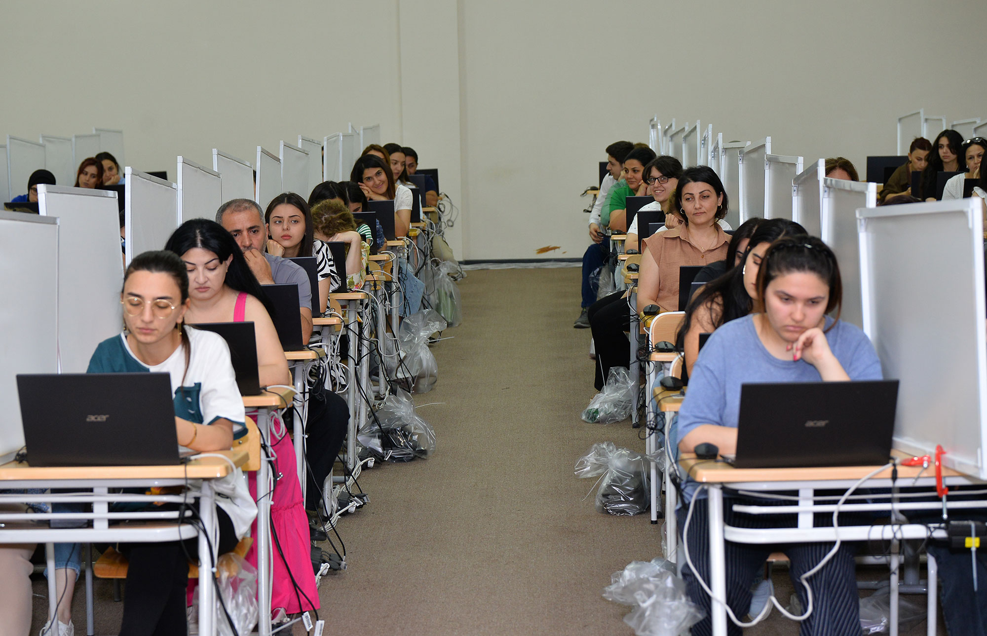MİQ-in ilk günündə 4000-dən çox namizəd imtahan verir - FOTOLAR - YENİLƏNİB