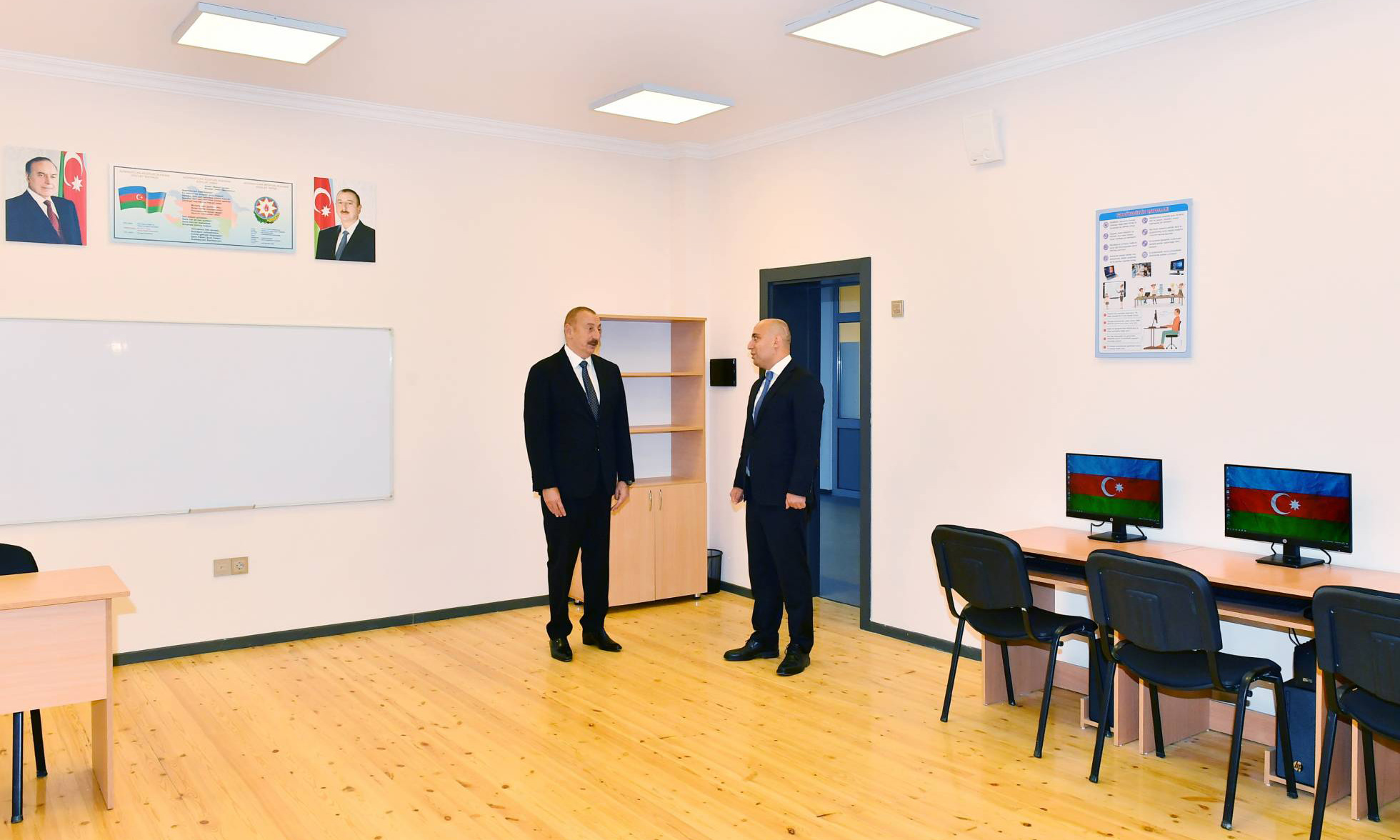 Prezident Bakının Binəqədi rayonunda yeni inşa olunan 335 nömrəli tam orta məktəbin açılışında iştirak edib