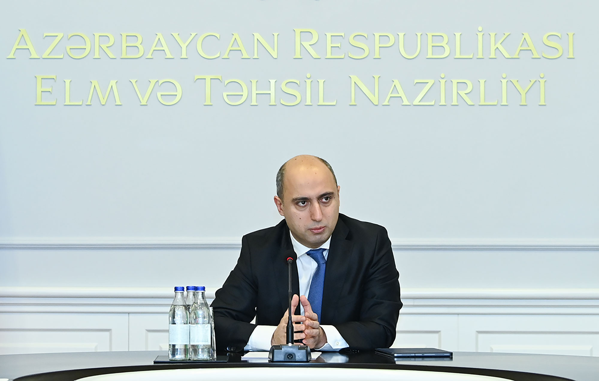 Emin Əmrullayev elmi-tədqiqat institutlarının direktorları ilə görüşüb