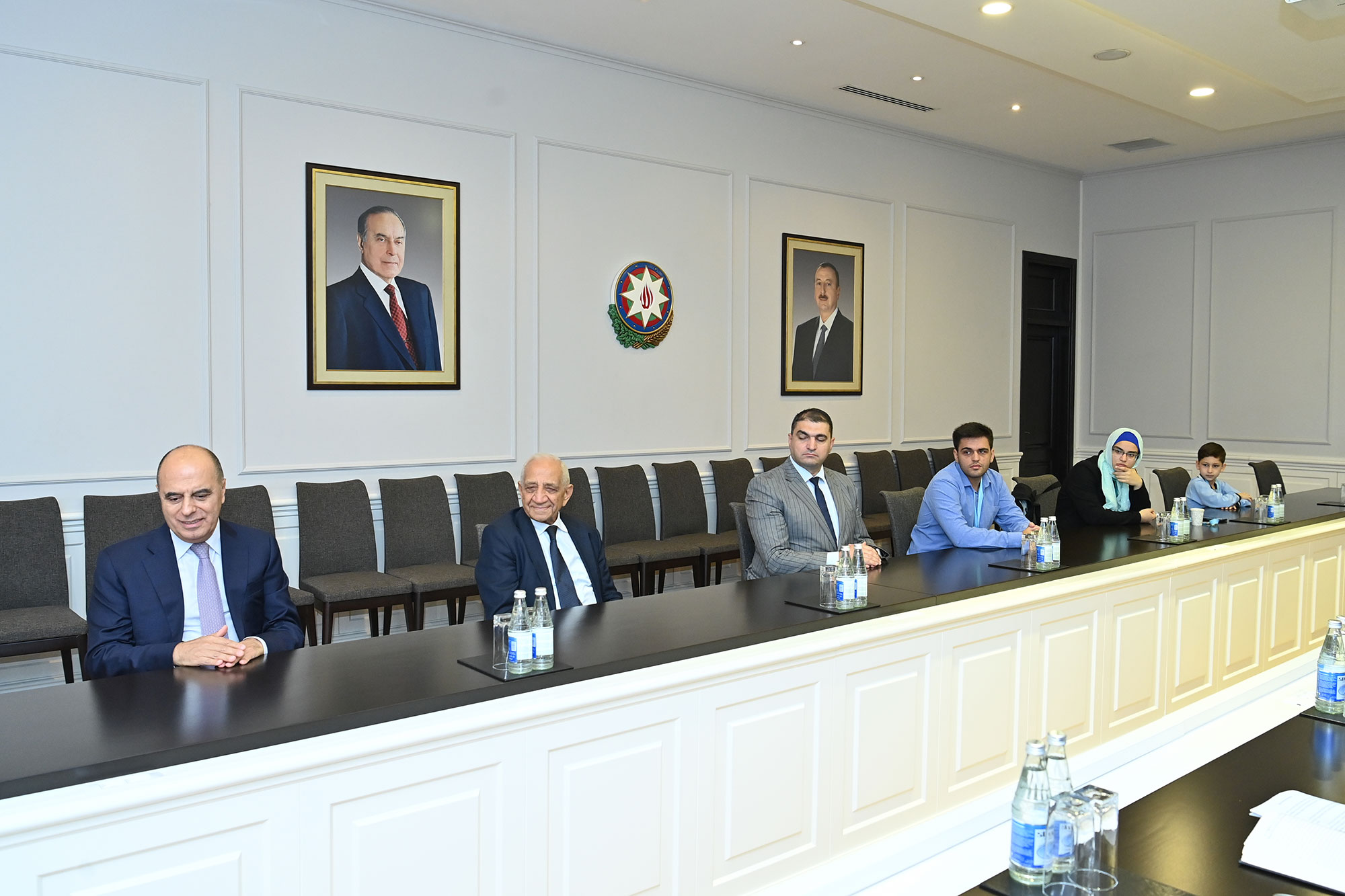 Elm və təhsil naziri yüksək nəticə göstərən idmançılarla görüşüb