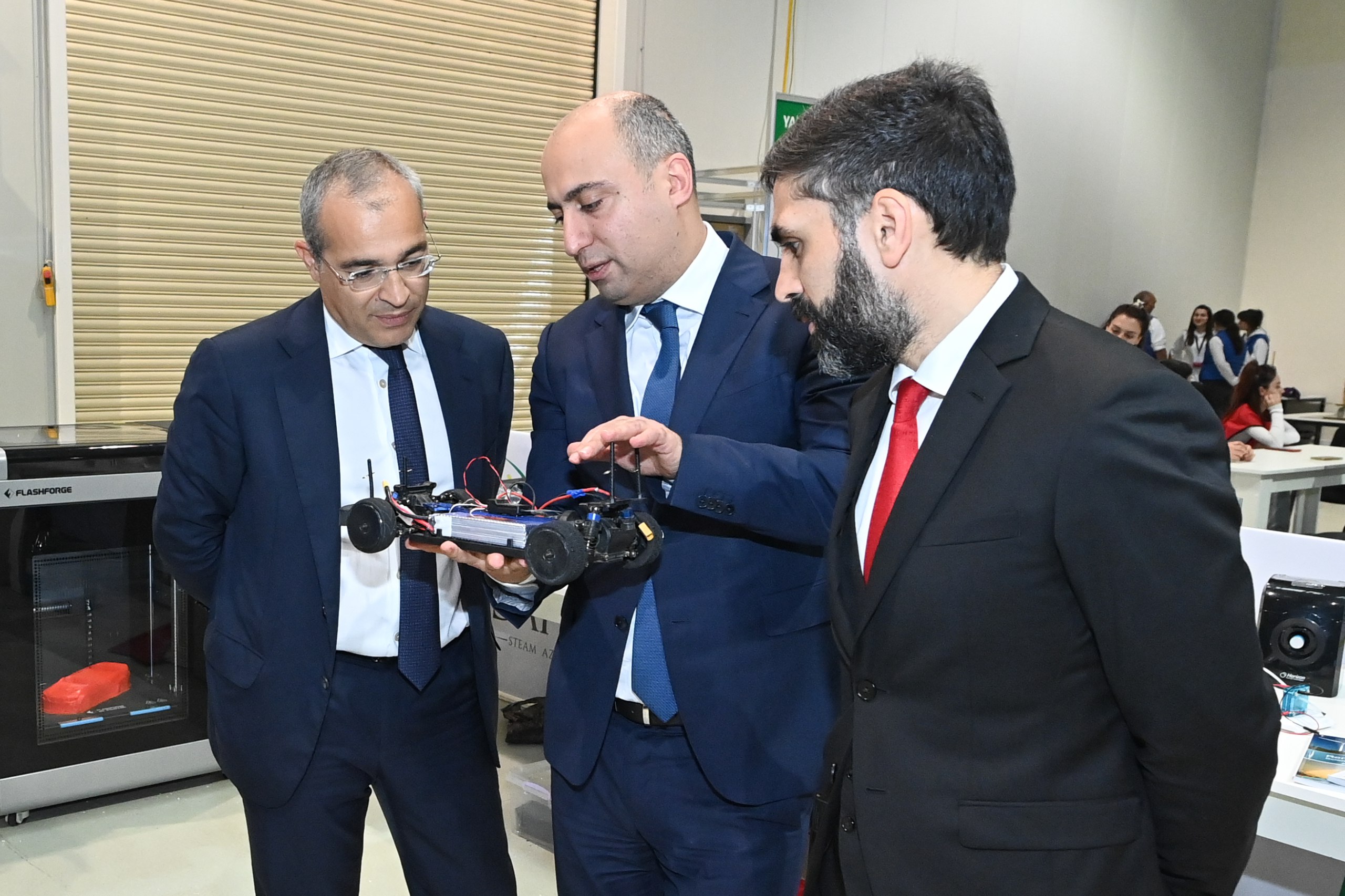 SAF 2023-ün üçüncü günündə dövlət rəsmiləri və millət vəkilləri yarışları izləyiblər