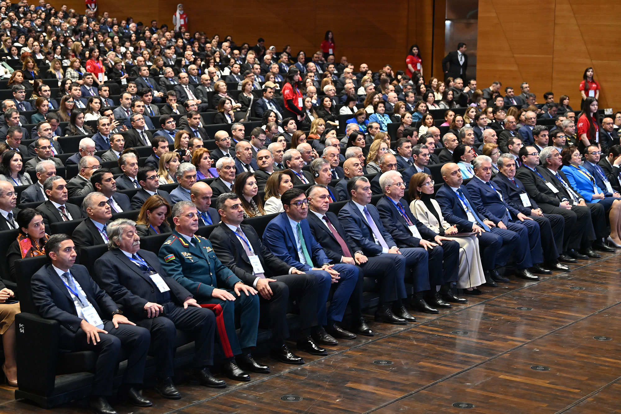 Azərbaycan müəllimlərinin XVI qurultayı öz işinə başlayıb