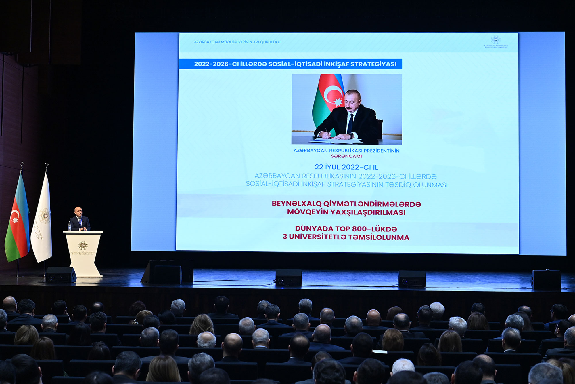 Azərbaycan müəllimlərinin XVI qurultayı öz işinə başlayıb