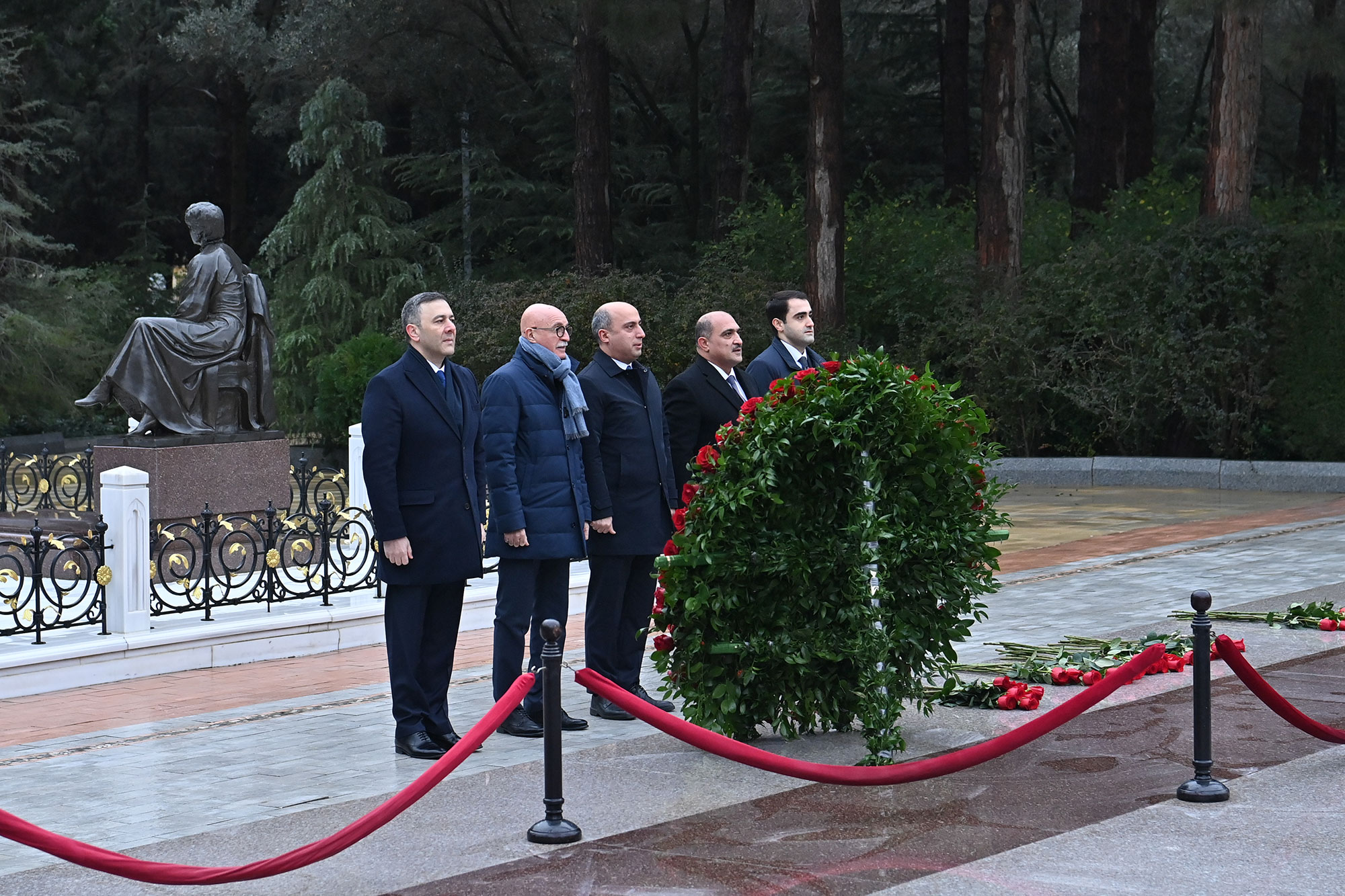 Azərbaycan müəllimlərinin XVI qurultayı öz işinə başlayıb