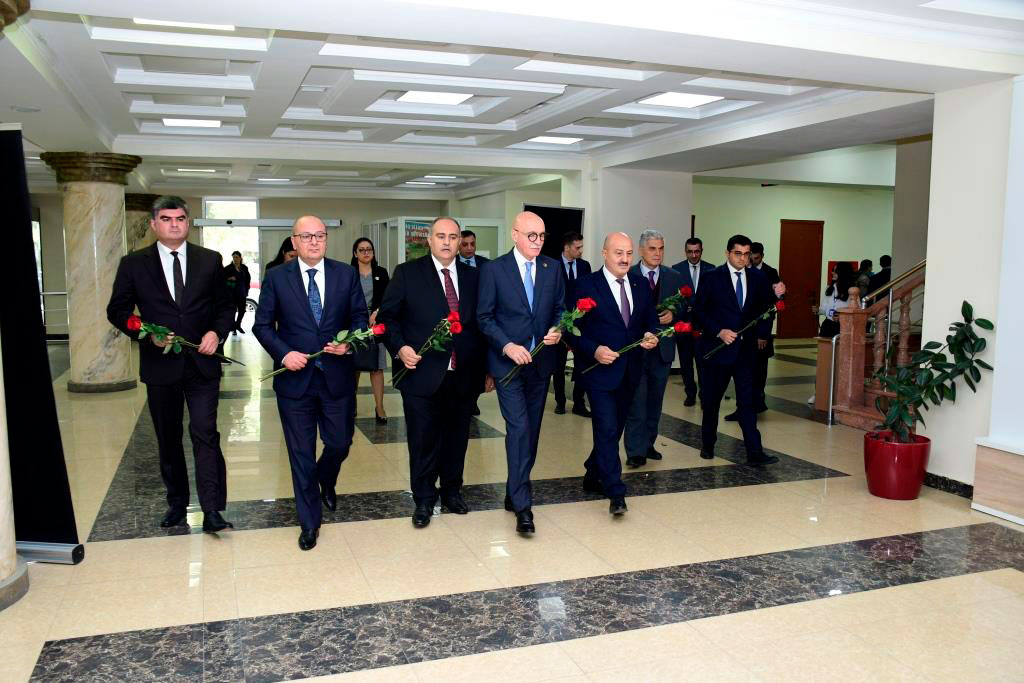 Mina təhlükəsi ilə bağlı metodik vəsaitin ingilis dilində nəşrinin təqdimatı keçirilib
