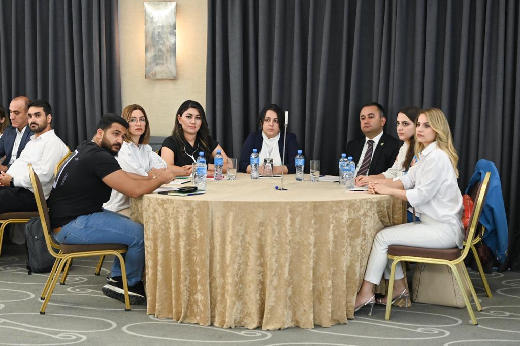 “Effektiv kommunikasiya” mövzusunda təlim keçirilib