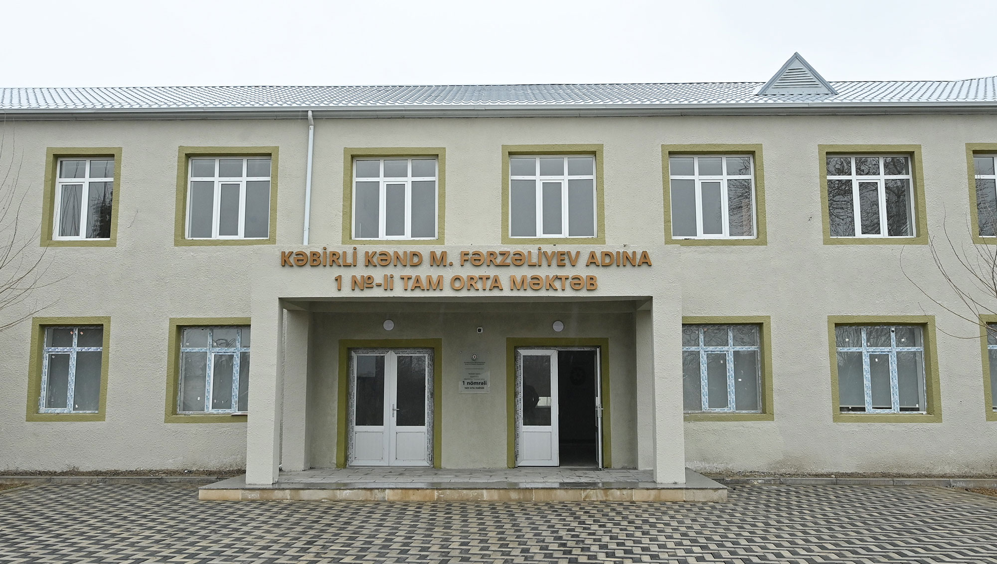 Emin Əmrullayev Beyləqanda təmir edilən məktəbdə olub