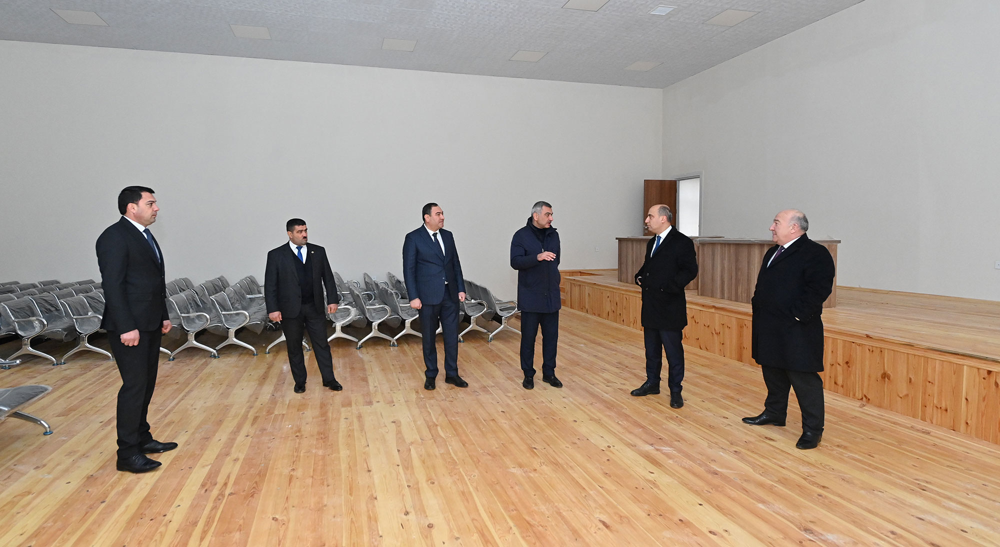 Emin Əmrullayev Beyləqanda təmir edilən məktəbdə olub