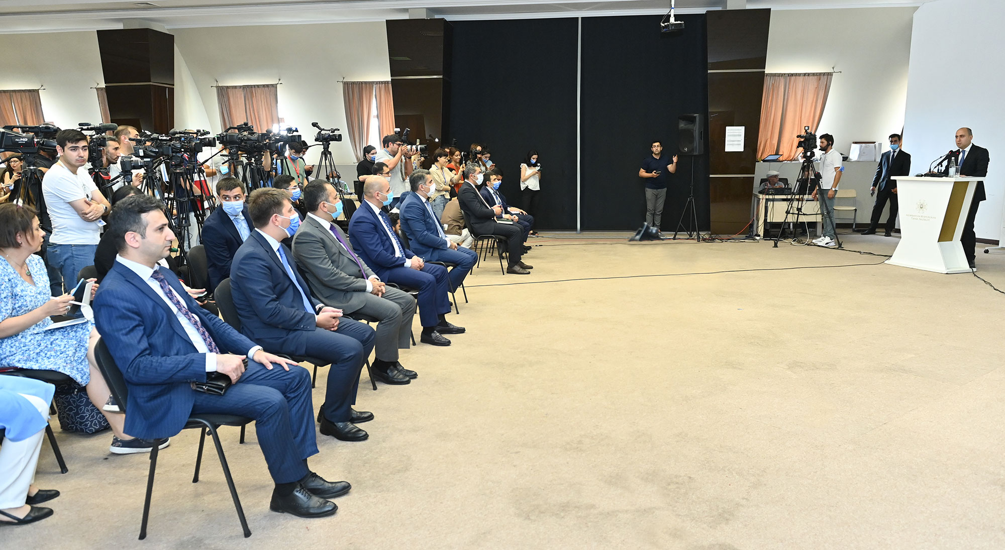 Təhsil naziri media üçün brifinq keçirib
