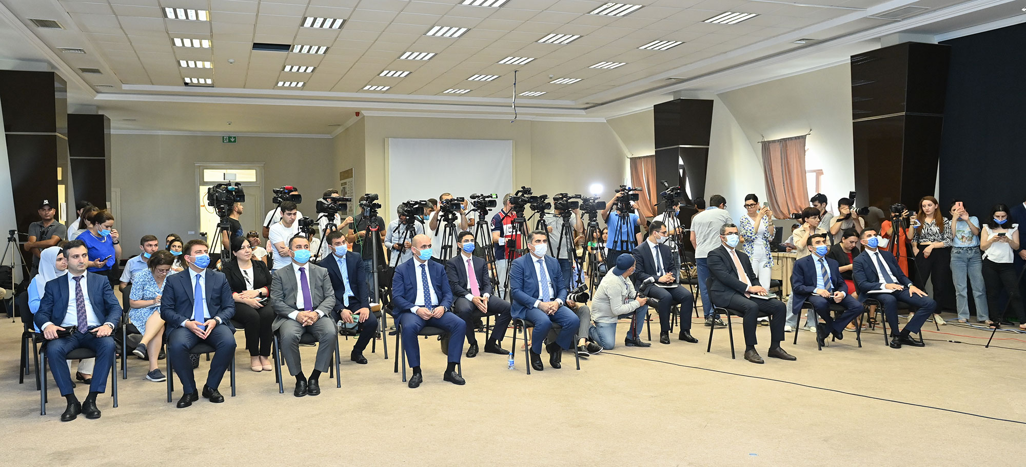 Təhsil naziri media üçün brifinq keçirib