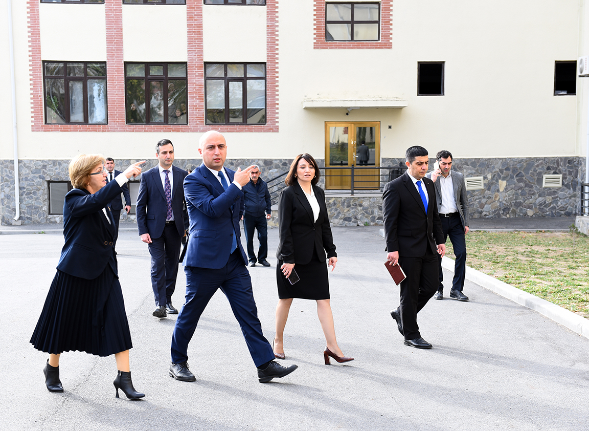Elm və təhsil naziri Şəki məktəblərində olub
