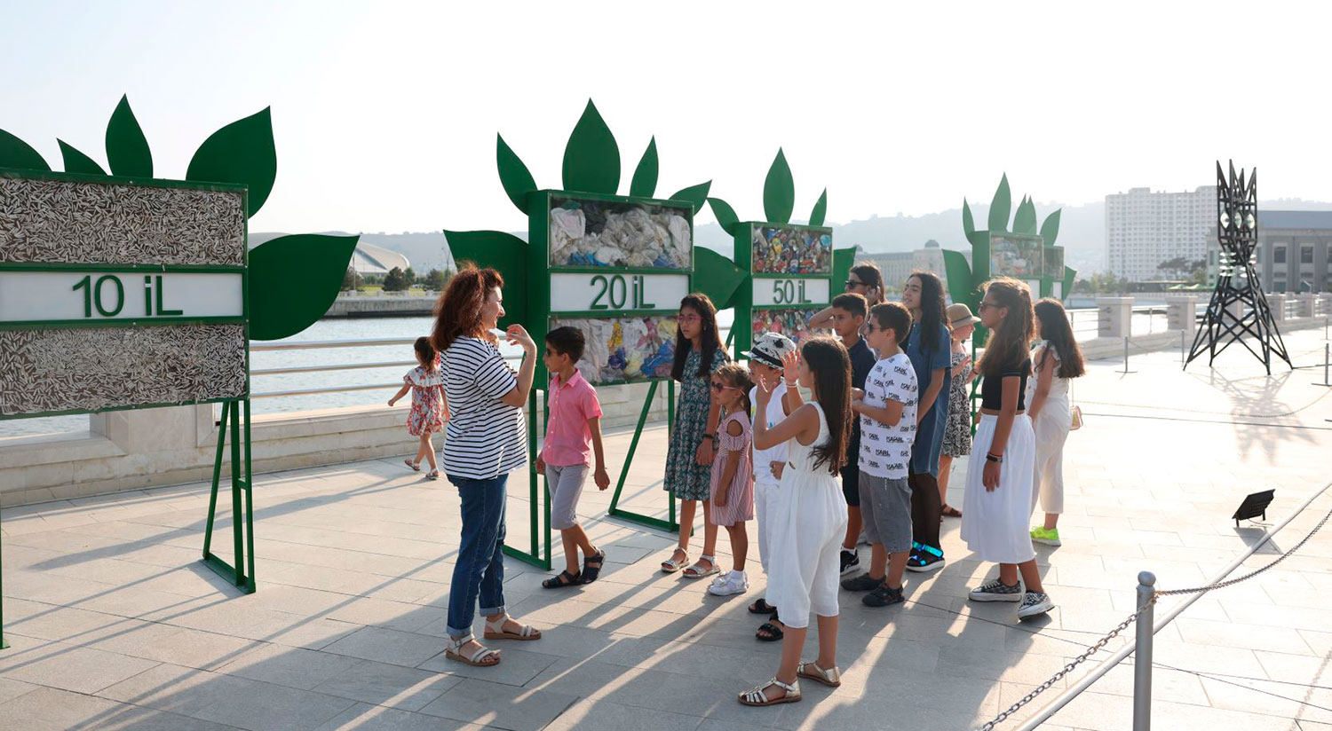 Uşaqlar üçün açıq havada məşğələ, ekskursiya və ustad dərsləri davam edir