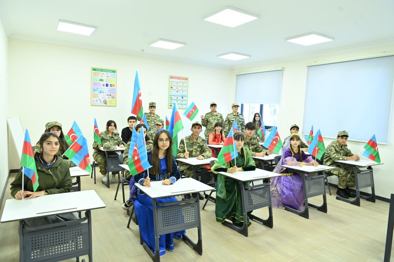 Elm və Təhsil Nazirliyi Müdafiə Nazirliyi ilə birgə Laçında “Bayraq yürüşü” keçirib