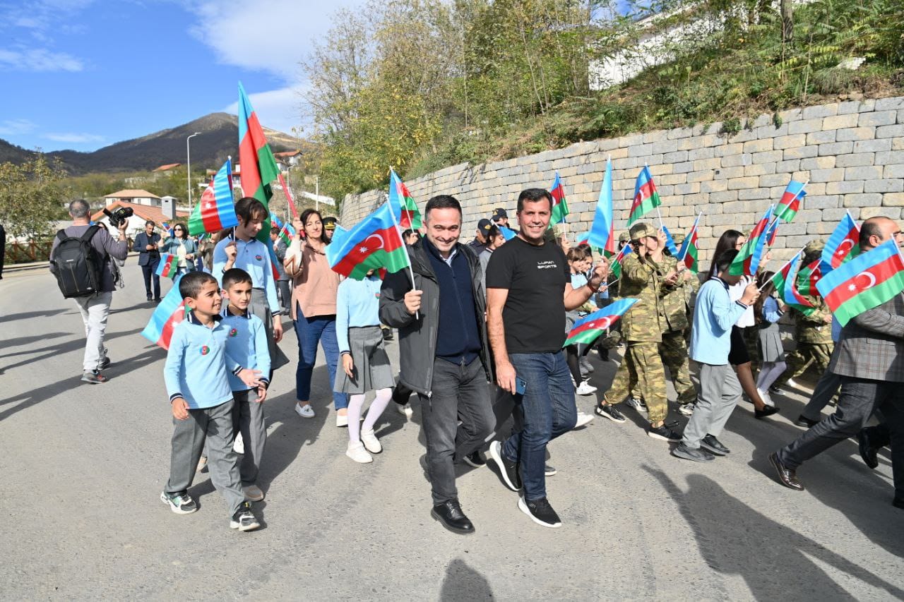Elm və Təhsil Nazirliyi Müdafiə Nazirliyi ilə birgə Laçında “Bayraq yürüşü” keçirib