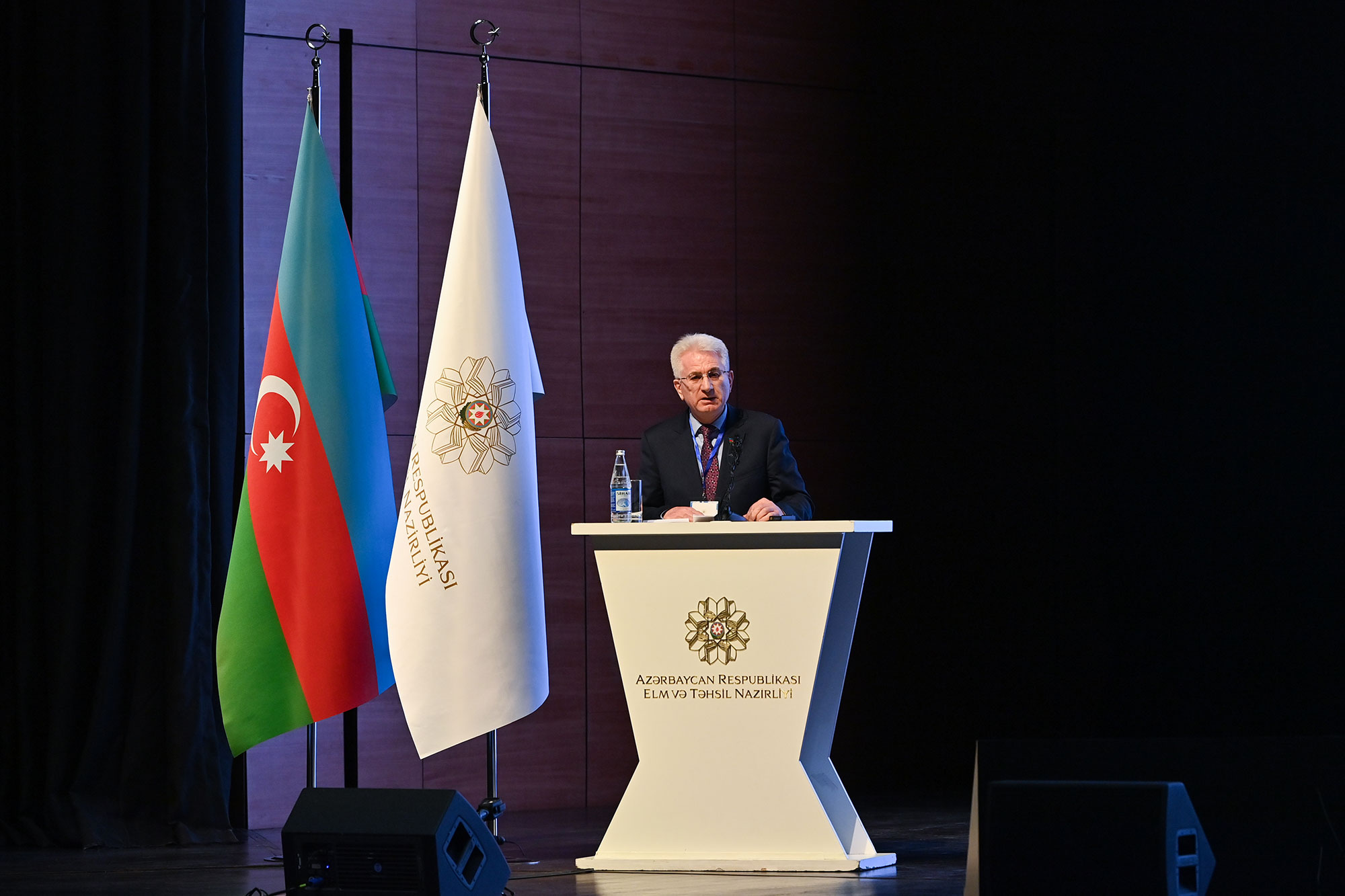 AZƏRBAYCAN MÜƏLLİMLƏRİNİN XVI QURULTAYI