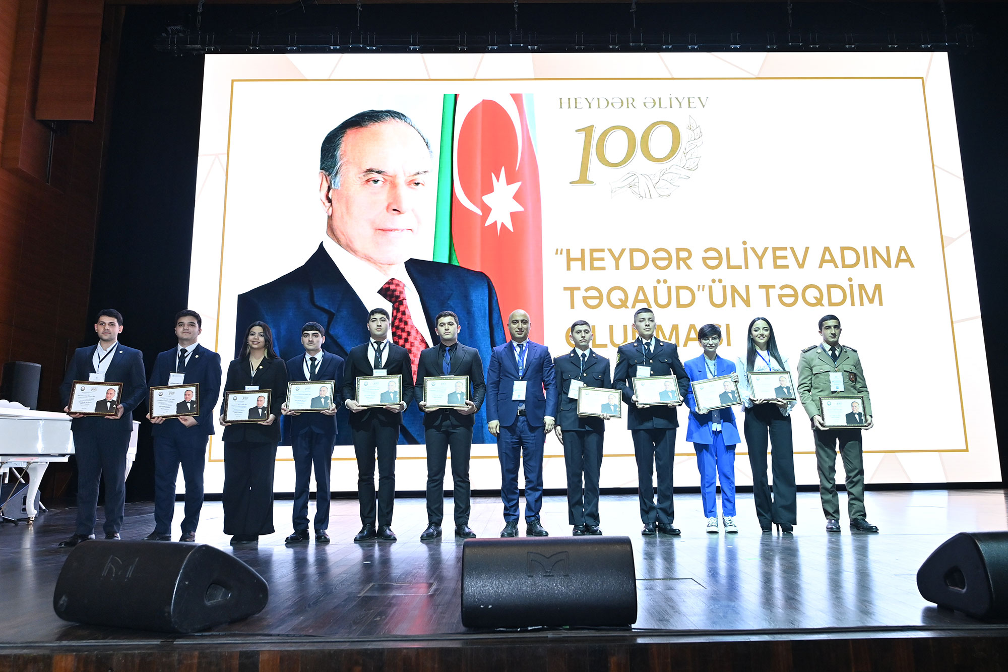 AZƏRBAYCAN MÜƏLLİMLƏRİNİN XVI QURULTAYI