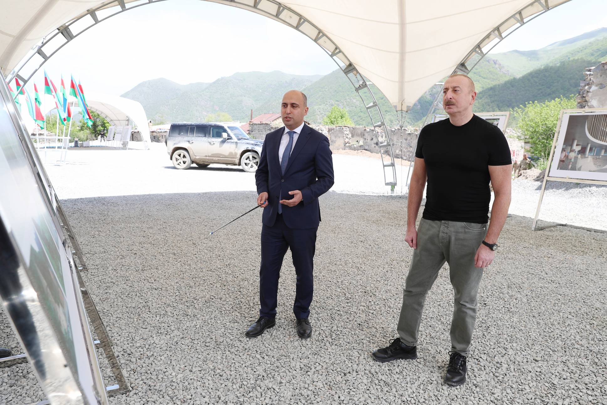 Prezident Kəlbəcər şəhərində məktəb binasının təməlini qoyub