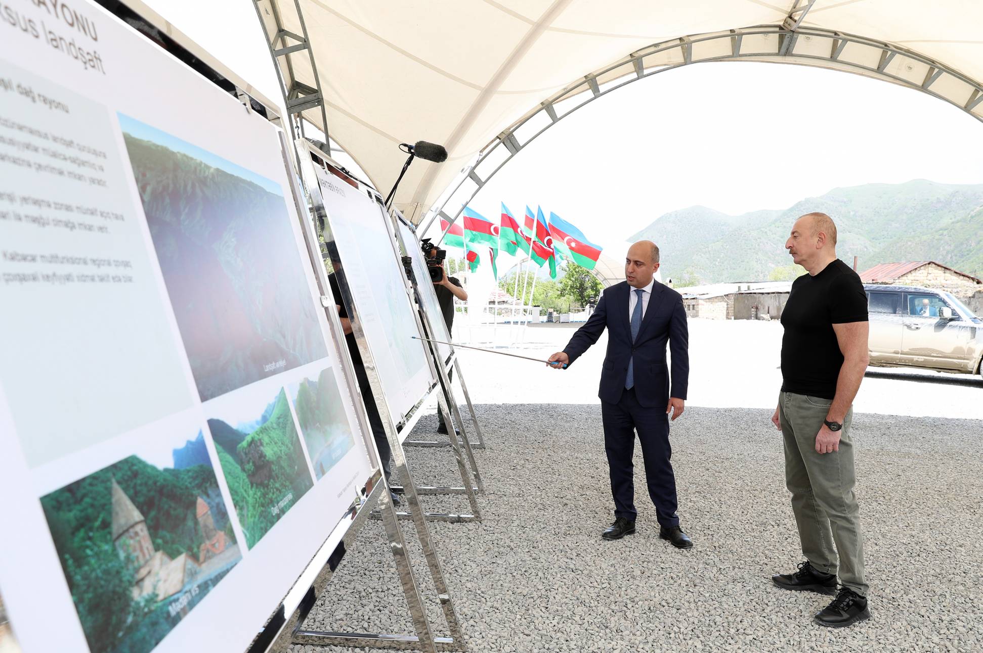 Prezident Kəlbəcər şəhərində məktəb binasının təməlini qoyub