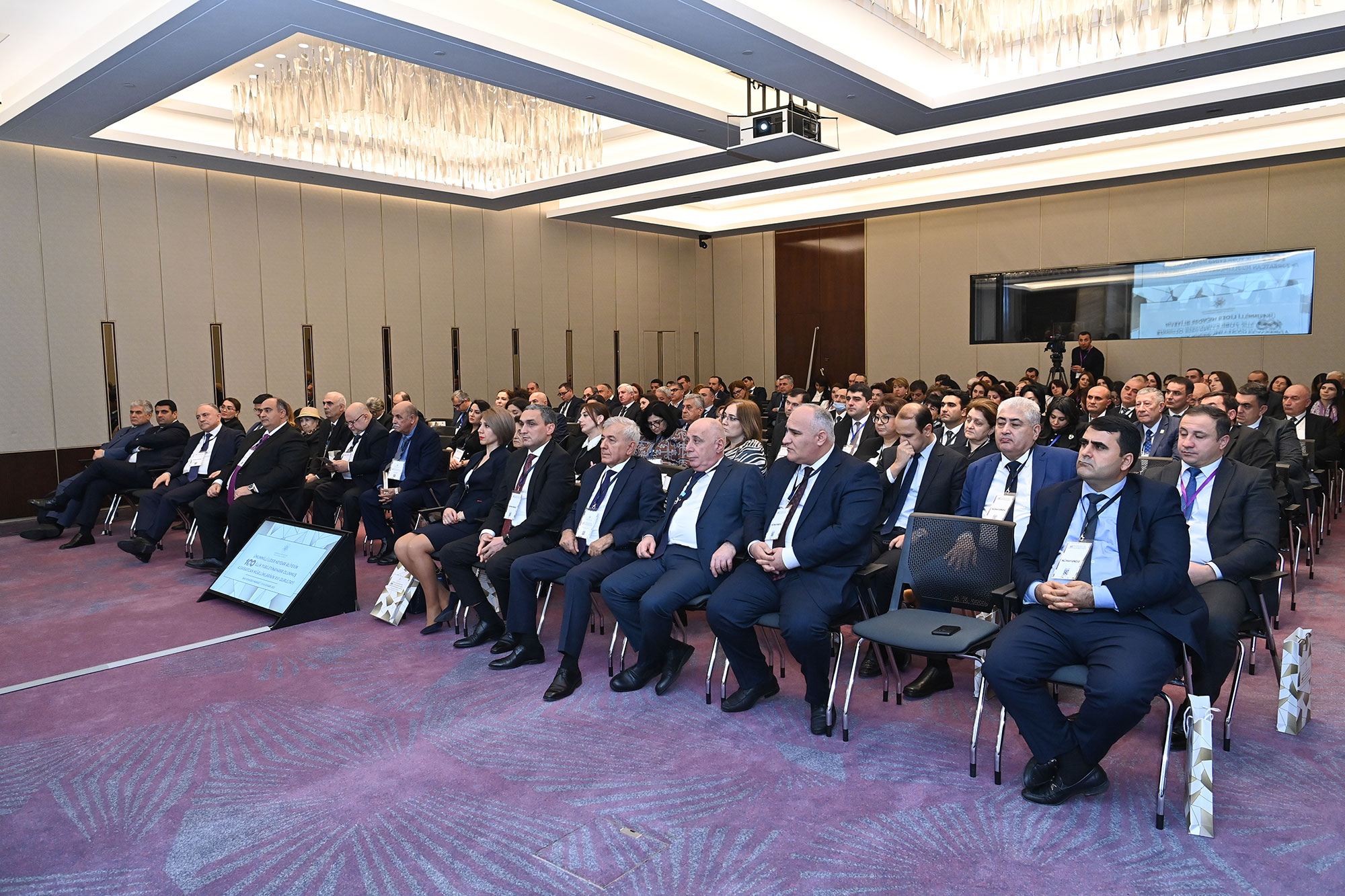 Müəllimlərin XVI qurultayının ilk gününün panel sessiyaları