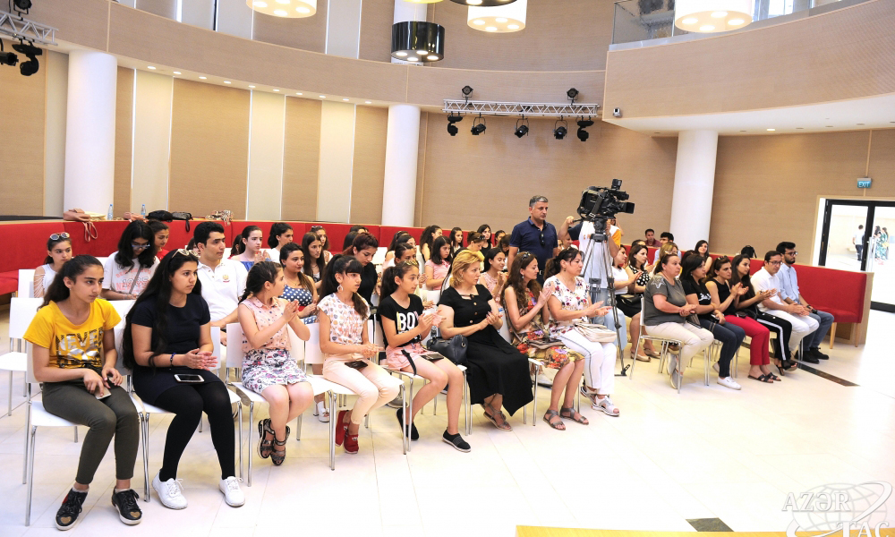 “Xəyal et” İKT yay düşərgəsinin bağlanış mərasimi