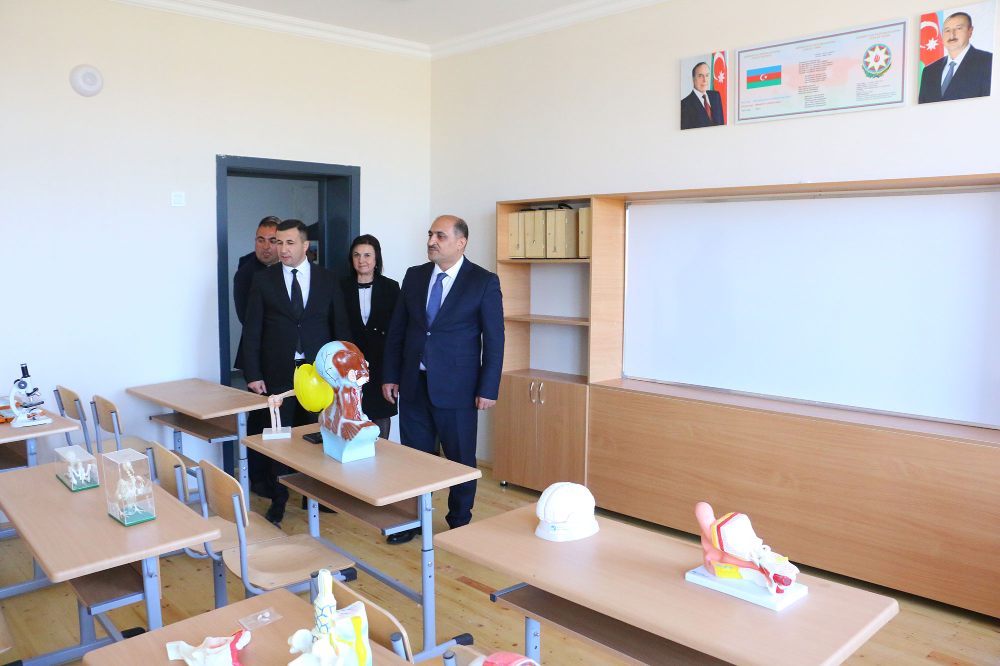 Nazir müavini Füzulidə təhsil müəssisələrində olub