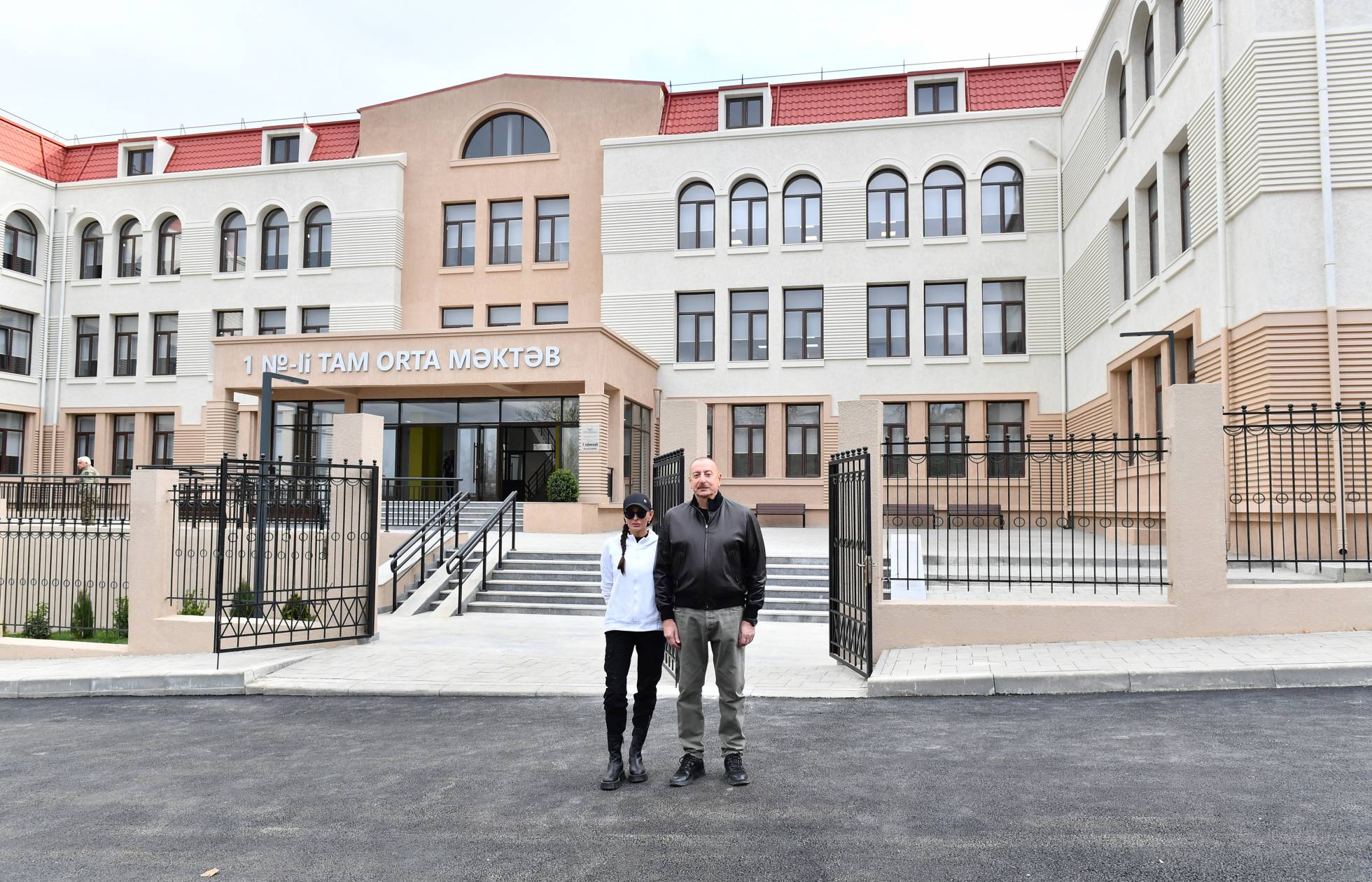 Prezident İlham Əliyev və birinci xanım Mehriban Əliyeva Şuşa şəhəri 1 nömrəli tam orta məktəbin açılışında iştirak ediblər
