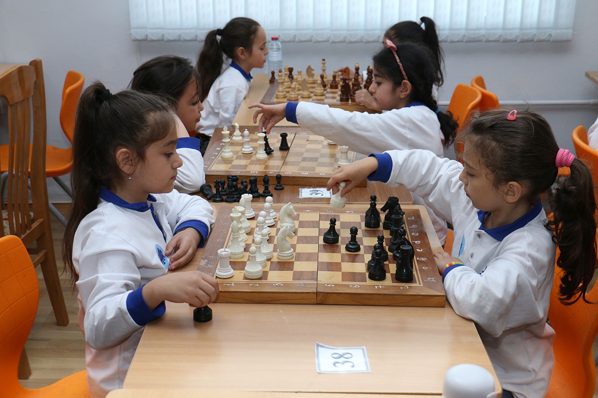 Məktəbdənkənar təhsil müəssisələrində ümummilli liderin anadan olmasının 99-cu ildönümünə həsr olunmuş tədbirlər keçirilib