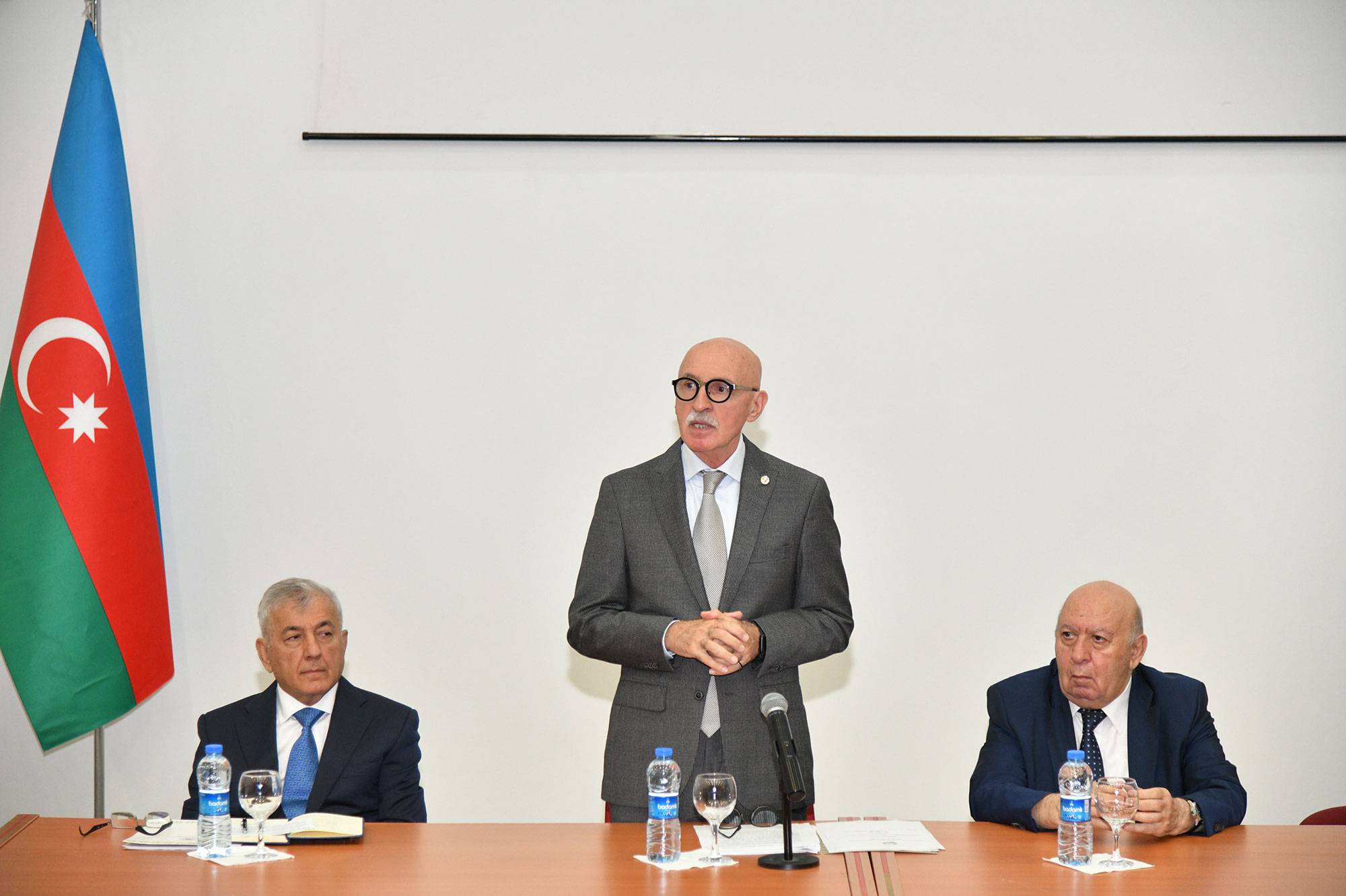 Bakı Mühəndislik Universitetinin yeni rektoru kollektivə təqdim olunub