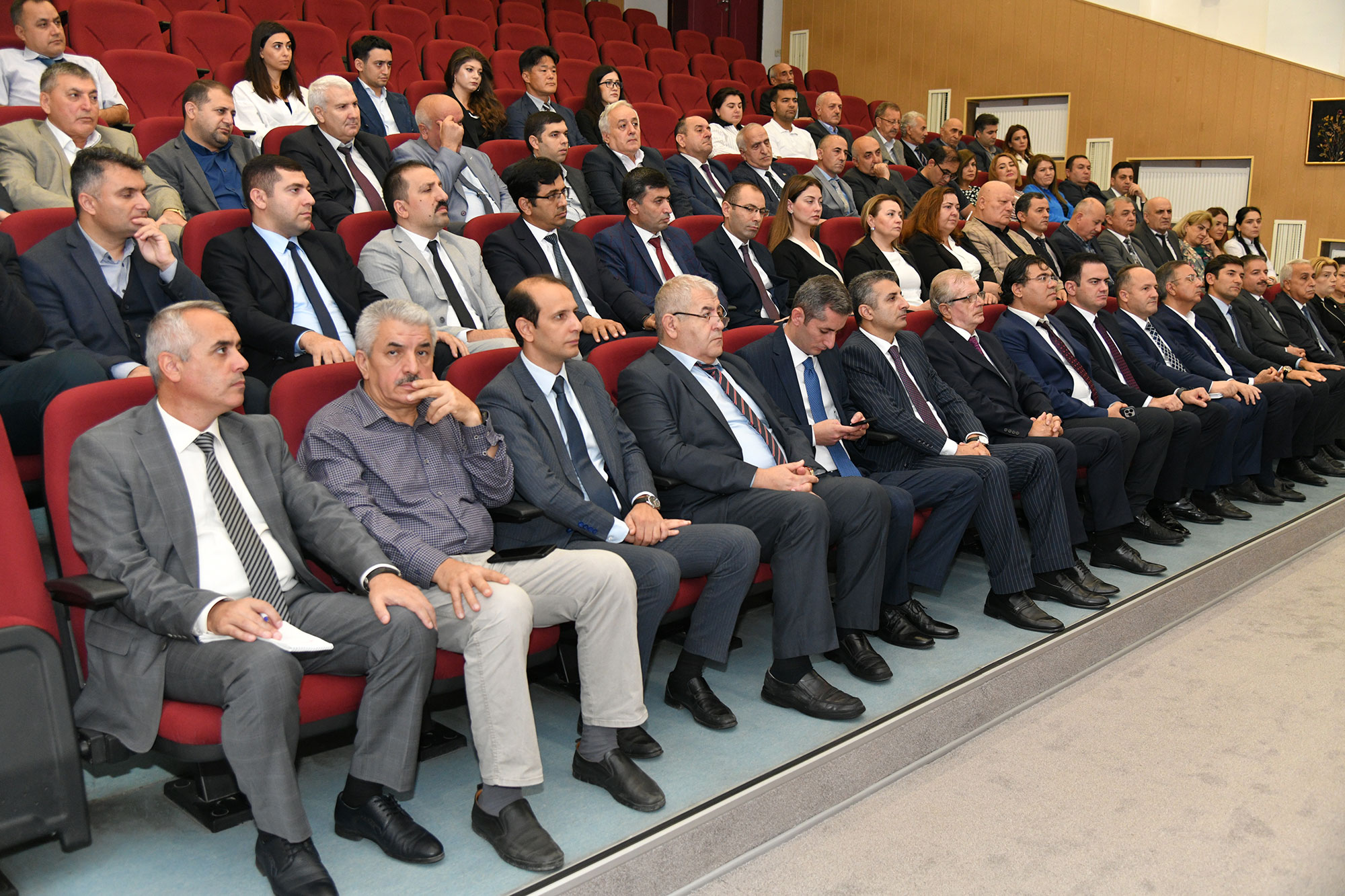 Bakı Mühəndislik Universitetinin yeni rektoru kollektivə təqdim olunub