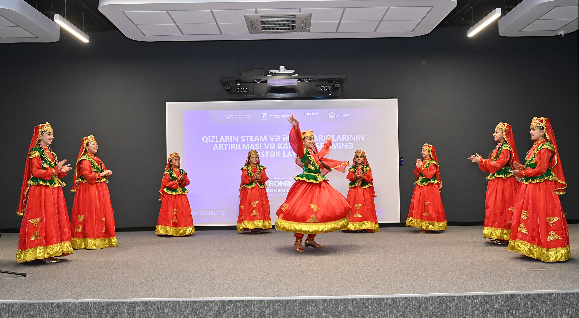 Şagirdlər arasında keçirilən “Mexatronika” yarışının qalibləri mükafatlandırılıb
