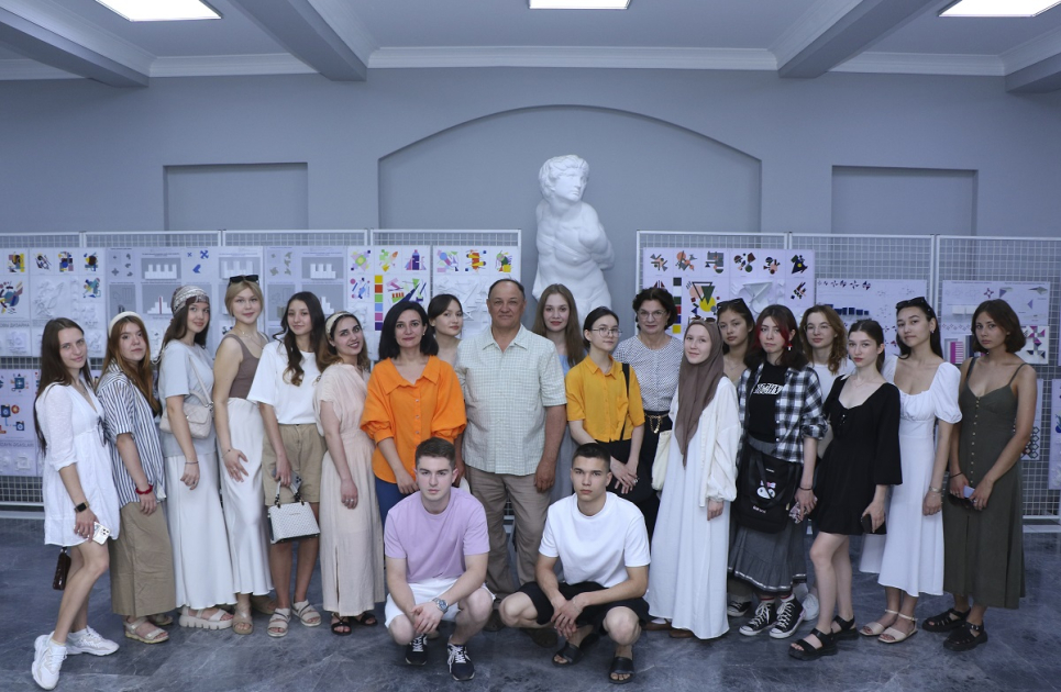 Ufa Dövlət Neft Texniki Universitetinin tələbə və müəllim heyəti AzMİU-da olub