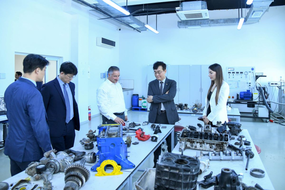 INHA Universitetinin rektoru BMU-nun laboratoriyaları ilə tanış olub